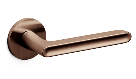 LUCY LEVER SET ON RR ISC